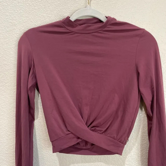 BUFFBUNNY Knotty and Nice Crop Top Burgundy Size Small Athletic Long Sleeve Wine - Picture 5 of 7